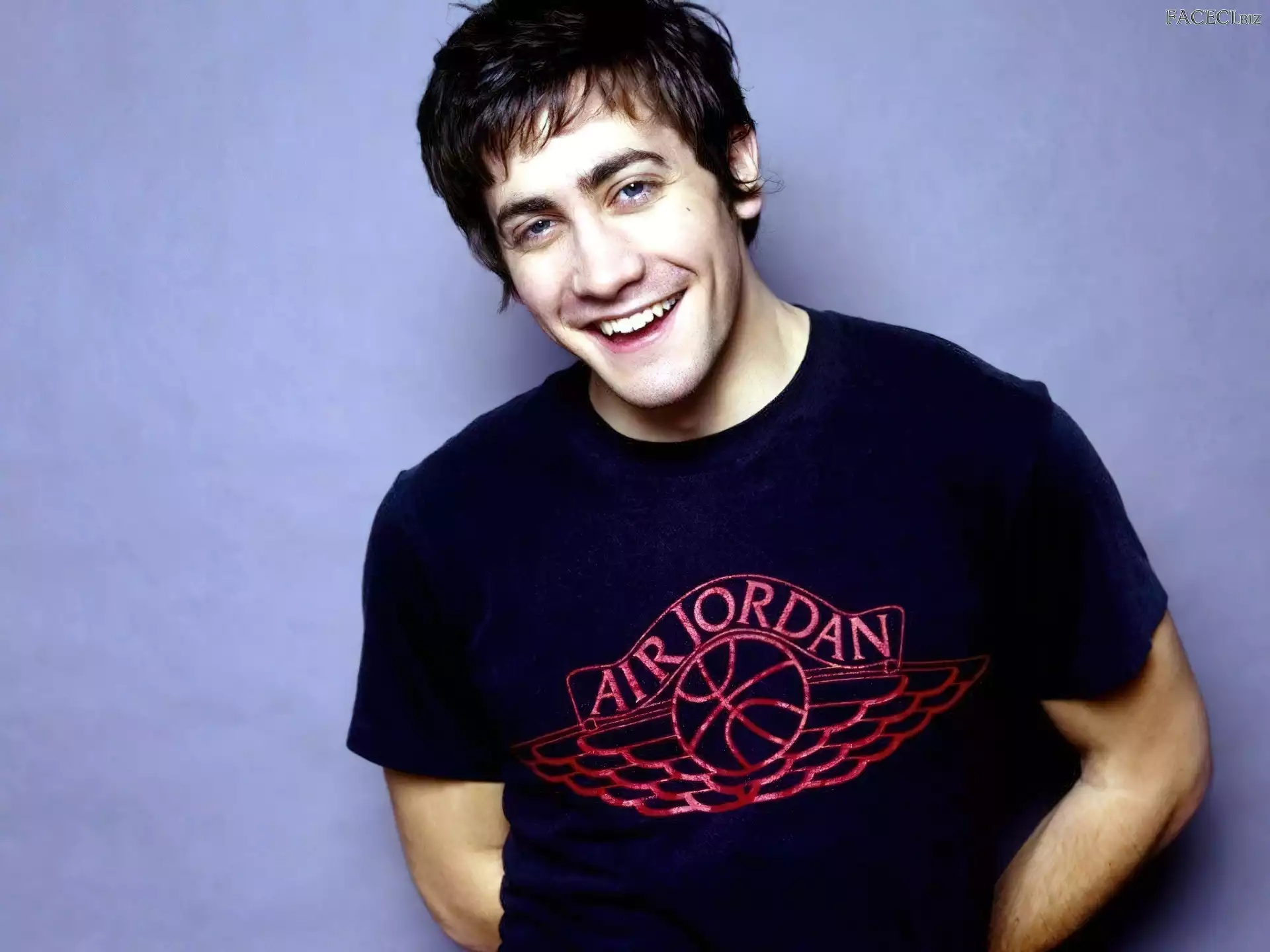 Jake Gyllenhaal, czerwony napis