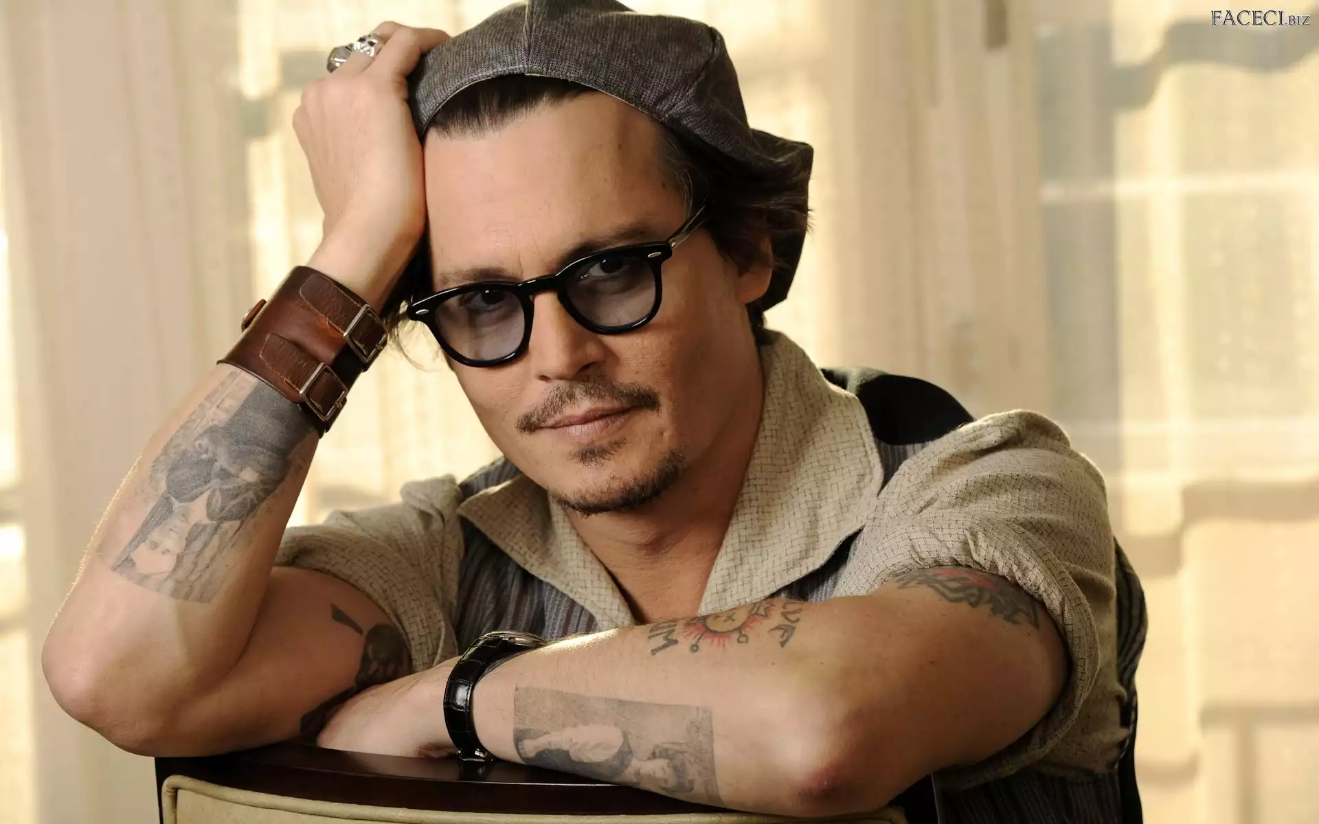 Uśmiech, Johny Depp, Mężczyzna, Okulary, Tatuaże, Aktor, Czapka